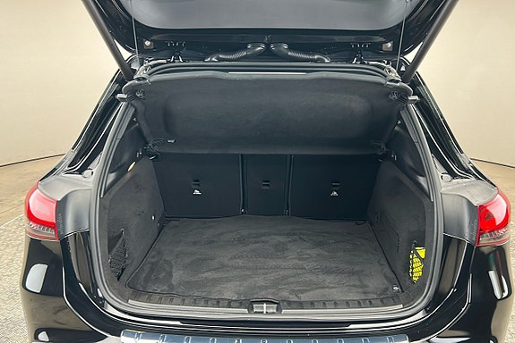 Mercedes-Benz GLA 250 e 14 of 28