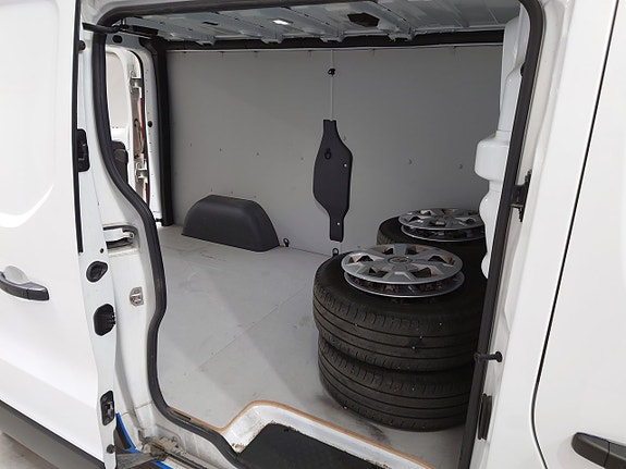 Renault Trafic 13 of 16