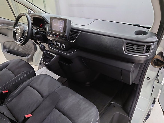 Renault Trafic 10 of 16