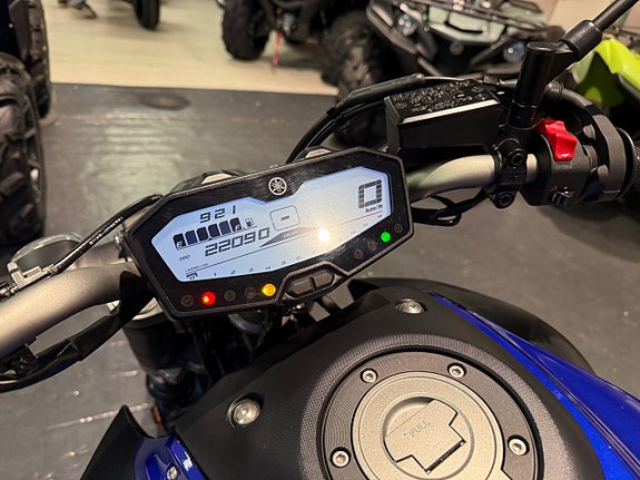 Yamaha MT-07 6 of 8
