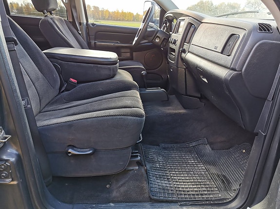 Dodge RAM 1500 8 of 11