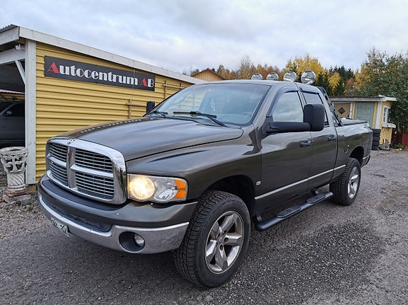 Dodge RAM 1500 2 of 11