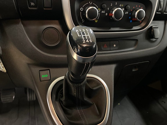 Renault Trafic 13 of 20
