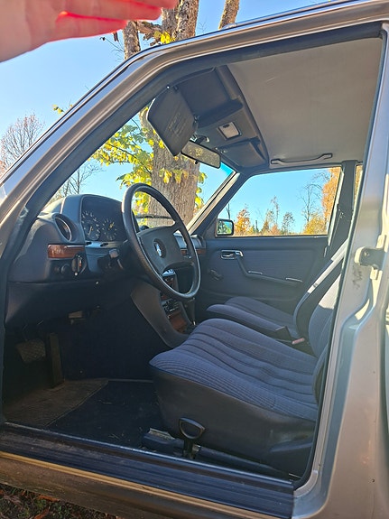 Mercedes-Benz 200 T 4 of 7