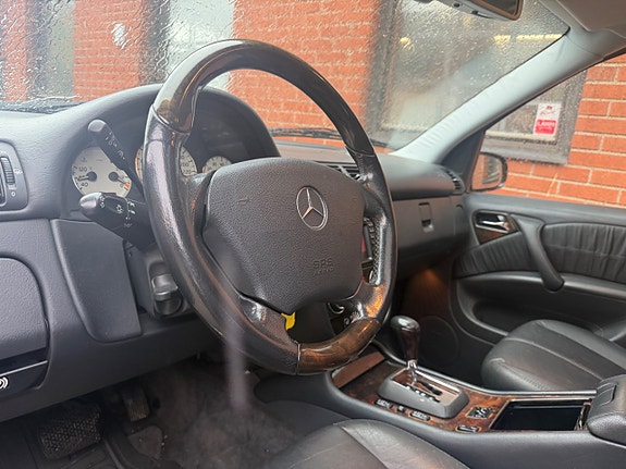 Mercedes-Benz ML 55 AMG 10 of 12