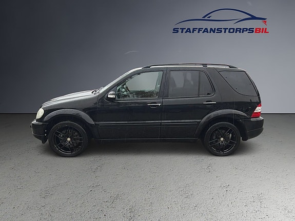 Mercedes-Benz ML 55 AMG 7 of 12