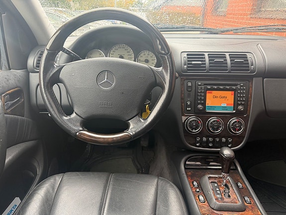 Mercedes-Benz ML 55 AMG 9 of 12