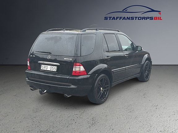 Mercedes-Benz ML 55 AMG 5 of 12