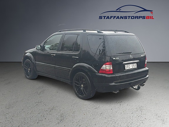 Mercedes-Benz ML 55 AMG 8 of 12