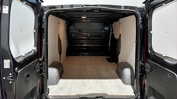 Renault Trafic 9 of 9