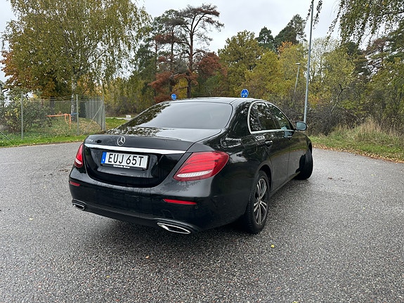 Mercedes-Benz E 220 d 2 of 7