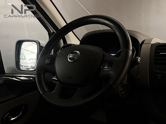Nissan NV300 9 of 17