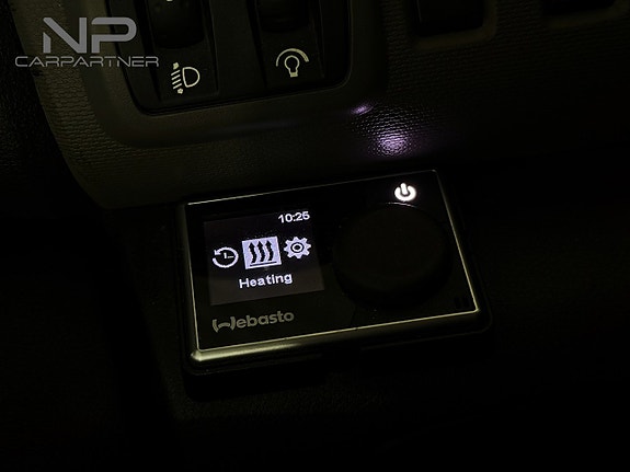 Nissan NV300 10 of 17