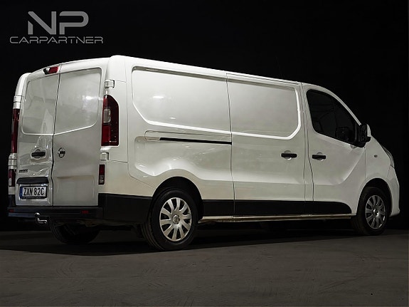Nissan NV300 5 of 17