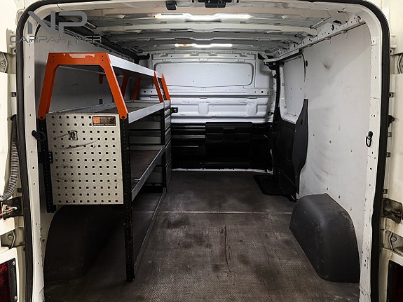 Nissan NV300 17 of 17