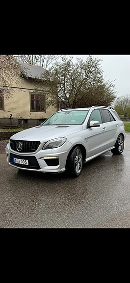 Mercedes-Benz ML 63 AMG 2 of 8