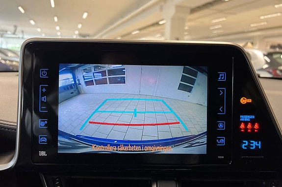 Toyota C-HR 13 of 20
