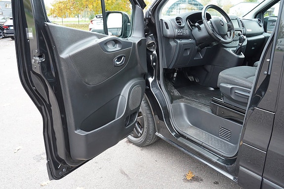 Renault Trafic 9 of 27