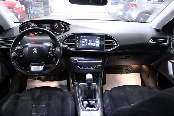 Peugeot 308 SW 14 of 30