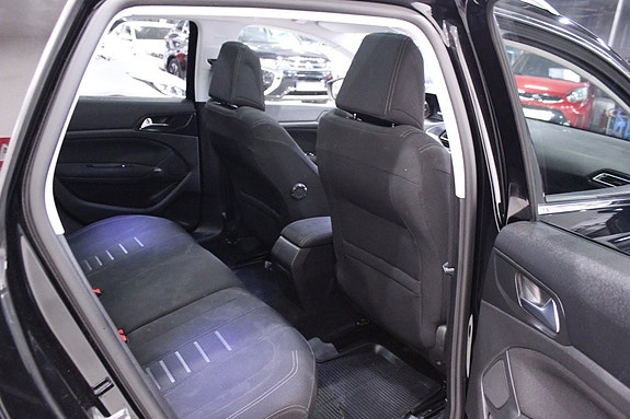 Peugeot 308 SW 19 of 30