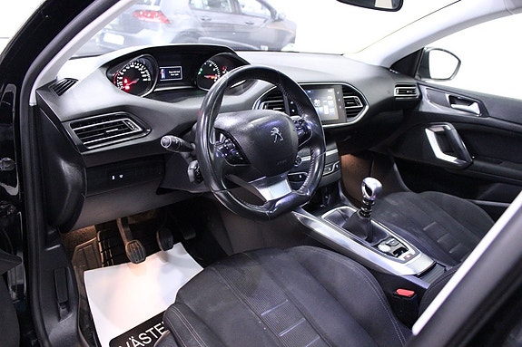 Peugeot 308 SW 12 of 30
