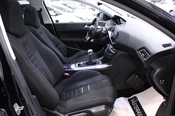 Peugeot 308 SW 16 of 30