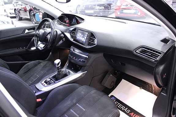 Peugeot 308 SW 15 of 30