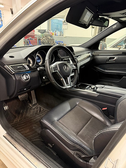 Mercedes-Benz E 250 5 of 11