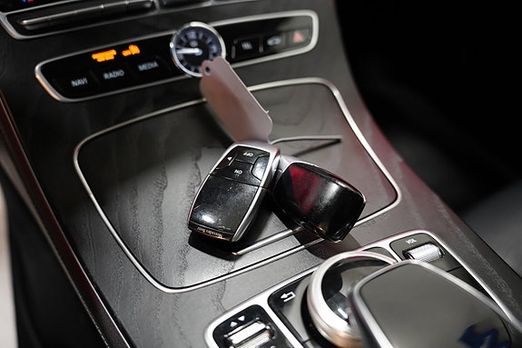 Mercedes-Benz E 220 d 17 of 30