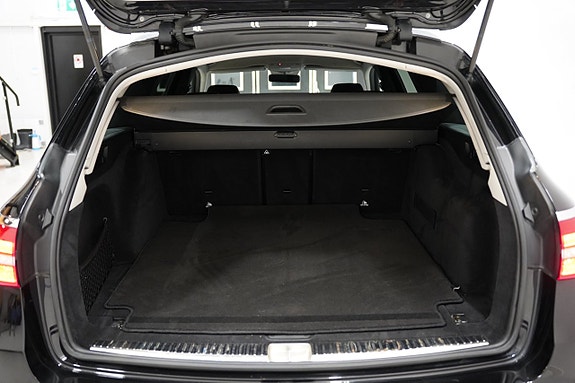 Mercedes-Benz E 220 d 28 of 30