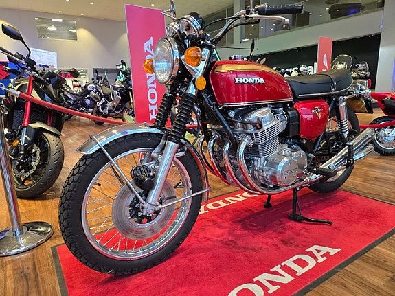Honda CB750 K1 2 of 7