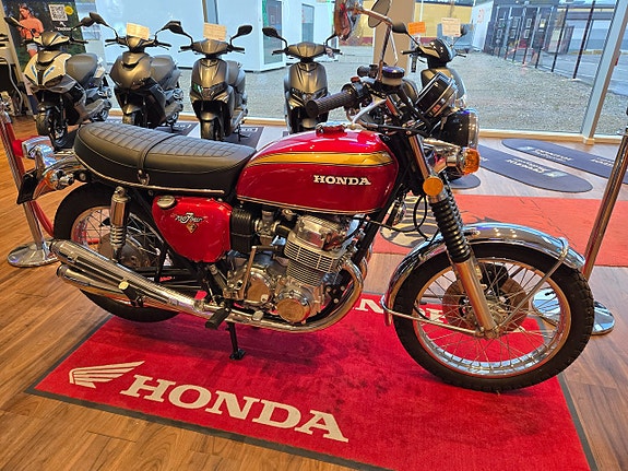 Honda CB750 K1 5 of 7