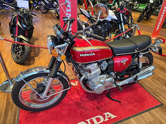 Honda CB750 K1 3 of 7