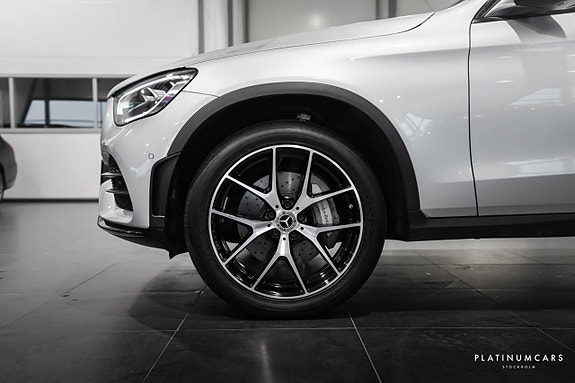 Mercedes-Benz GLC 300 e 22 of 22