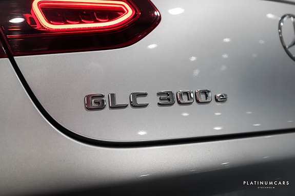 Mercedes-Benz GLC 300 e 18 of 22