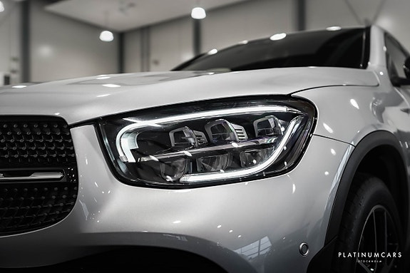 Mercedes-Benz GLC 300 e 16 of 22