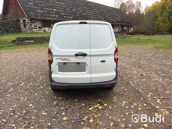 Ford Transit Courier 4 of 25