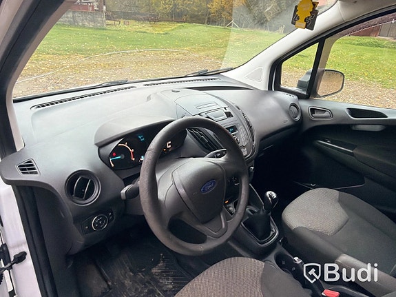 Ford Transit Courier 24 of 25