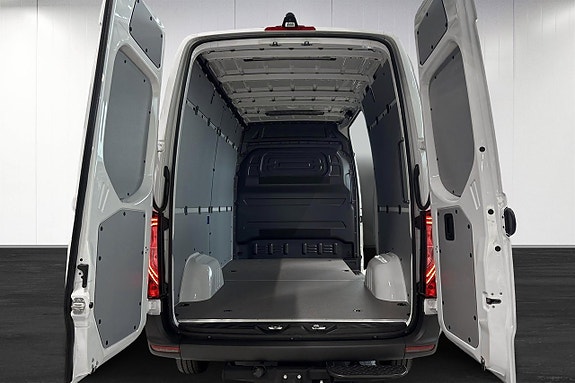 Mercedes-Benz eSprinter 314 13 of 15