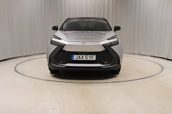 Toyota C-HR 2 of 11