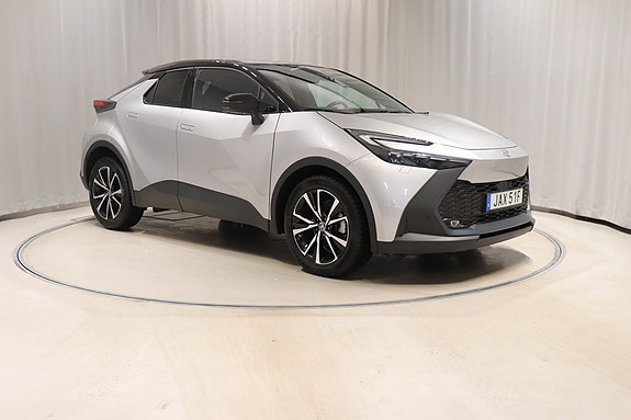 Toyota C-HR 3 of 11