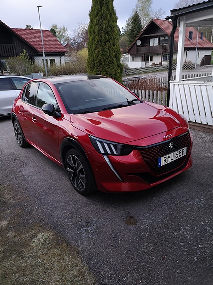 Peugeot e-208