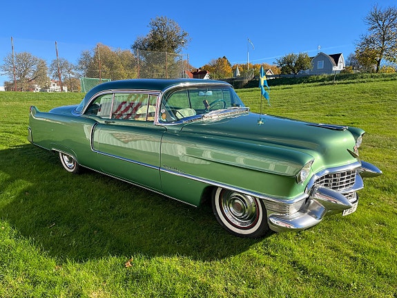 Cadillac Coupé DeVille 4 of 15