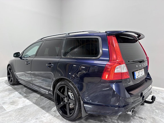 VOLVO V70 2.5 R-DESIGN 231 ch BVM - ATTELAGE - CUIR - 252300 km