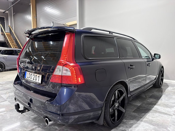 VOLVO V70 2.5 R-DESIGN 231 ch BVM - ATTELAGE - CUIR - 252300 km