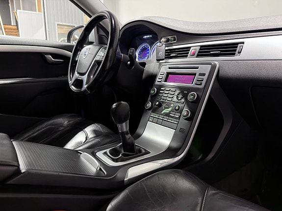 VOLVO V70 2.5 R-DESIGN 231 ch BVM - ATTELAGE - CUIR - 252300 km