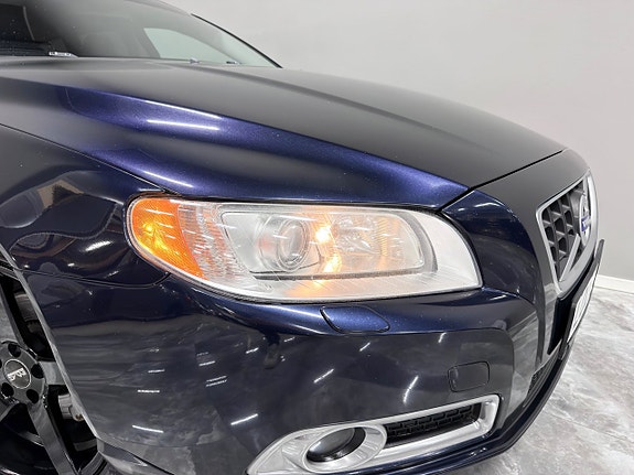 VOLVO V70 2.5 R-DESIGN 231 ch BVM - ATTELAGE - CUIR - 252300 km