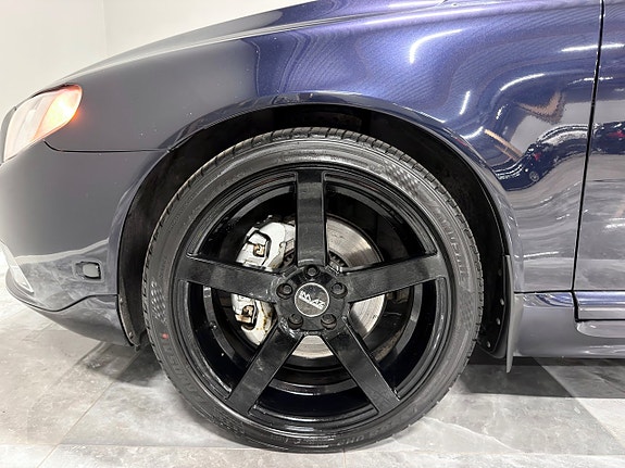 VOLVO V70 2.5 R-DESIGN 231 ch BVM - ATTELAGE - CUIR - 252300 km