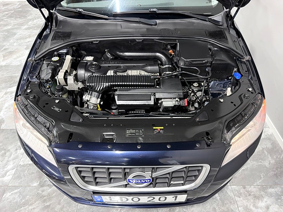VOLVO V70 2.5 R-DESIGN 231 ch BVM - ATTELAGE - CUIR - 252300 km