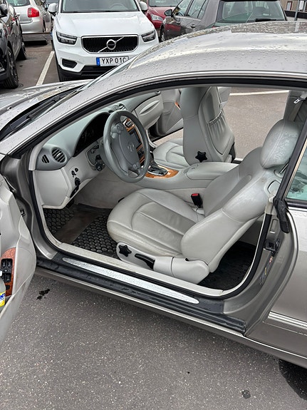 Mercedes-Benz CLK 200 2 of 10